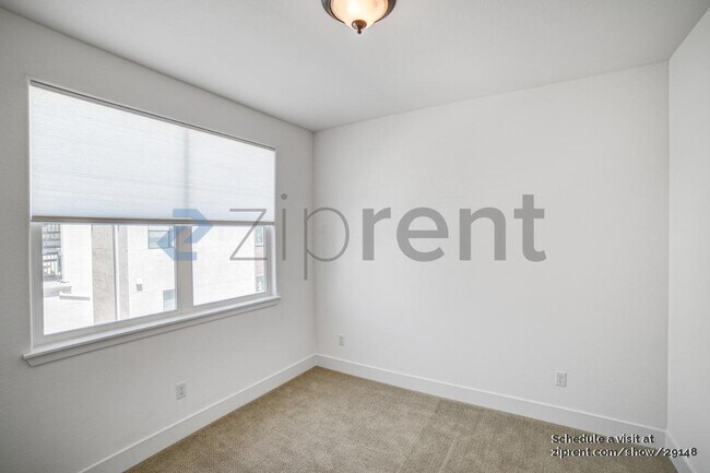 Building Photo - Unit