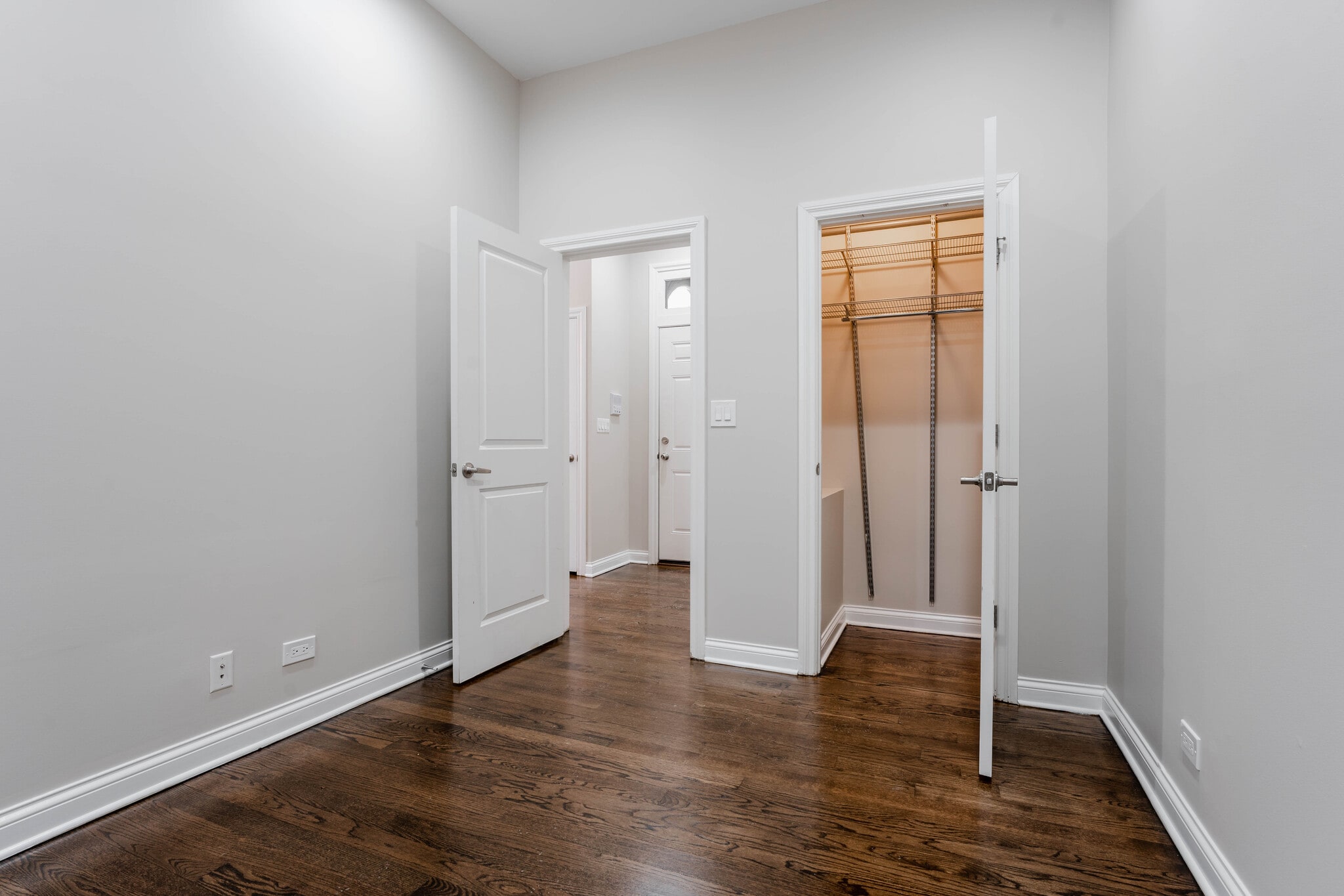 Building Photo - 1756 W Montrose Ave