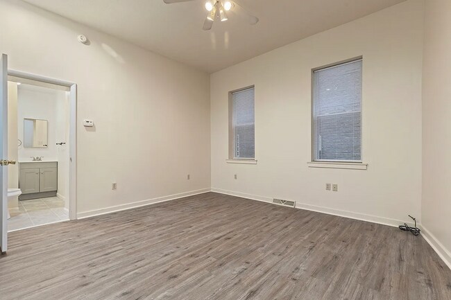 Building Photo - 2306 E Carson St