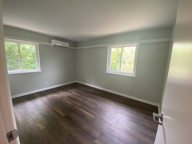 Building Photo - 2410 Oneida St