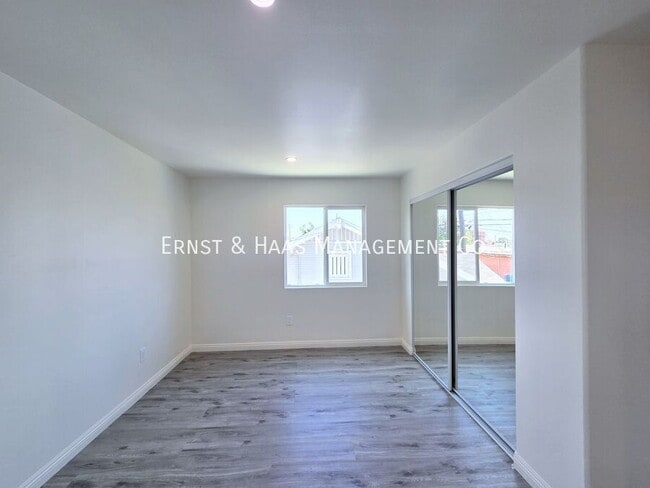 Building Photo - 1320 Lewis Ave