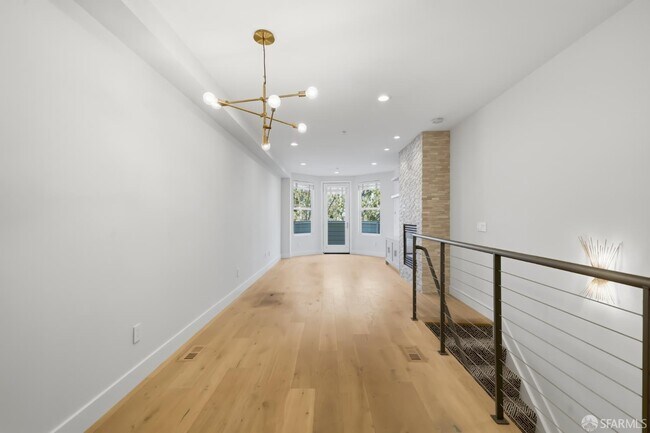 Building Photo - 425 14th St