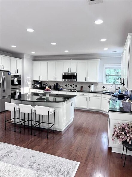 Building Photo - 1341 Chaplains View