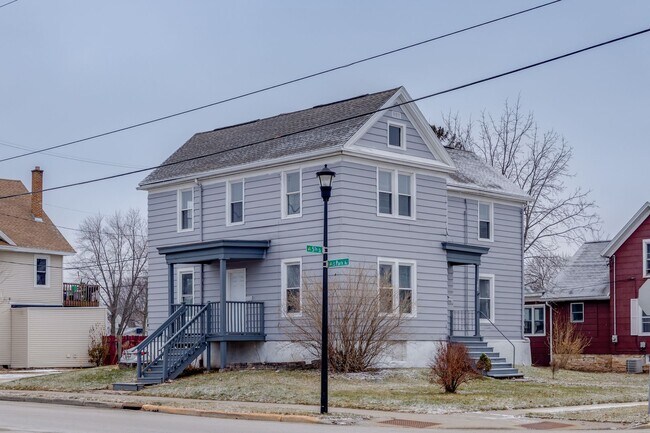 Building Photo - Park/5th Duplex
