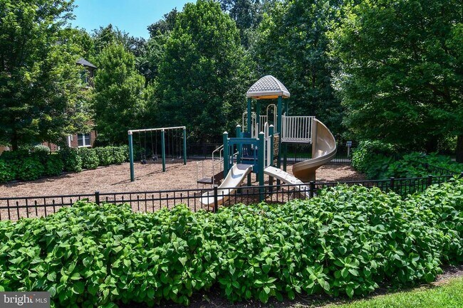 Building Photo - 409 Hydrangea Place