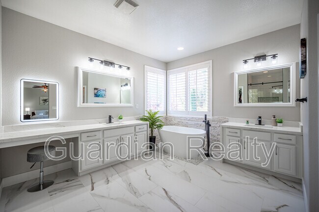 Building Photo - 11112 Pine Greens Ct