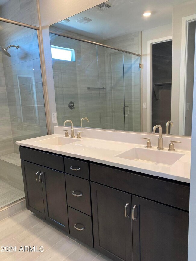 Building Photo - 4853 E St John Rd