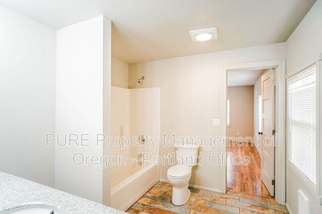 Building Photo - 32125 SE Hinman Ave