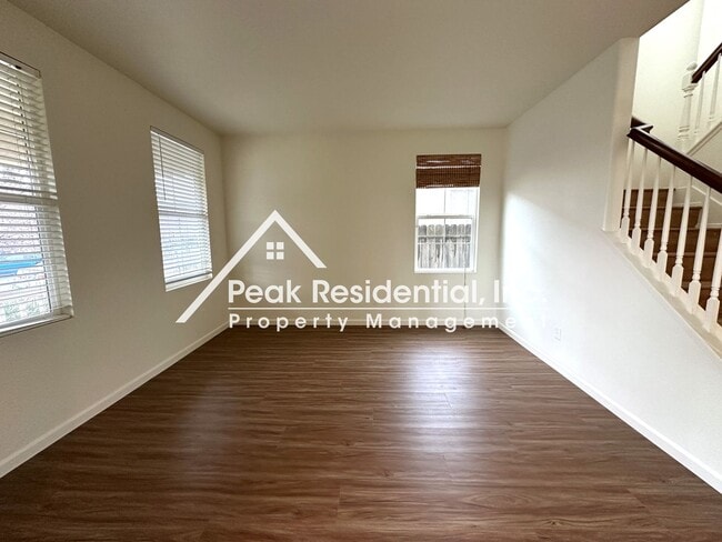 Building Photo - 1811 Waterfall Dr