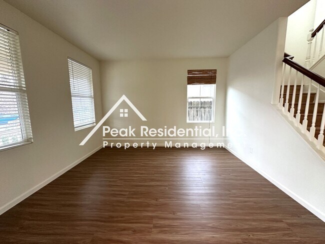Building Photo - Spacious Marysville 5bd/3ba Home With Loft Area!
