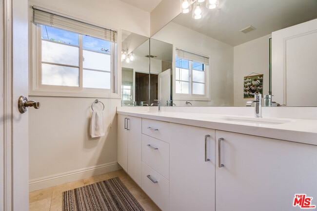 Building Photo - 200 S Wetherly Dr