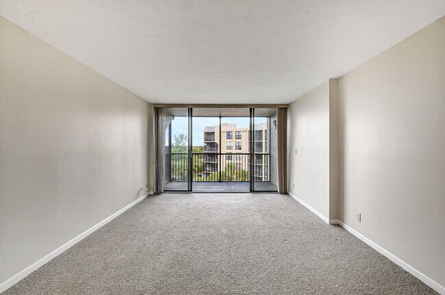 Building Photo - 21 Royal Palm Way