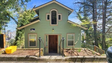 Building Photo - 2400 SW Hoffman Ave