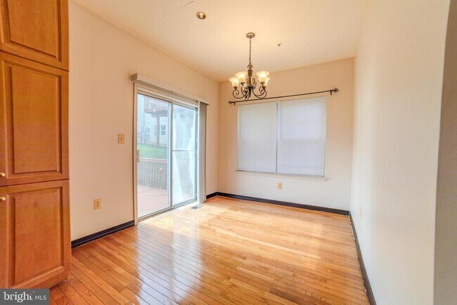 Building Photo - 651 Fawn Cir