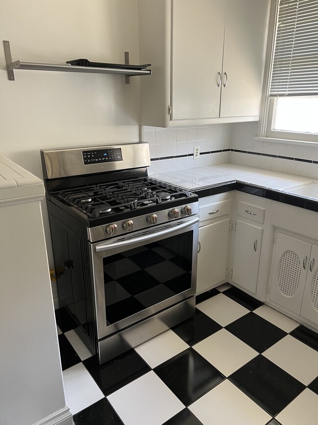 Building Photo - 11152-11154 Morrison St