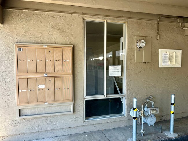 Building Photo - Napa Valley Brookside Townhouse