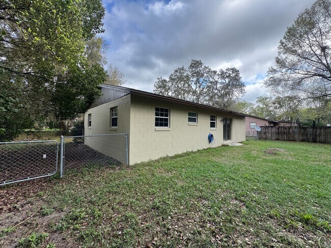 Building Photo - Charming 4 Bedroom, 1 Bathroom Home in Orange City!!