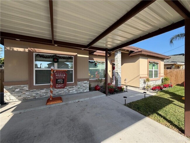 Building Photo - 12 E Wells St