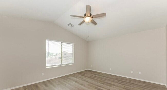 Building Photo - 4505 W Pleasant Ln