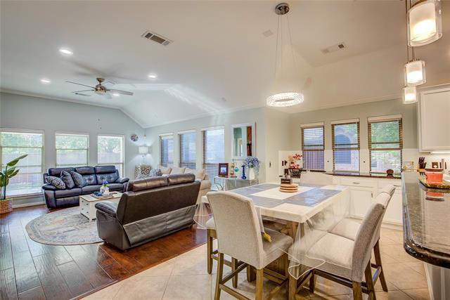 Building Photo - 2472 Deerwood Dr