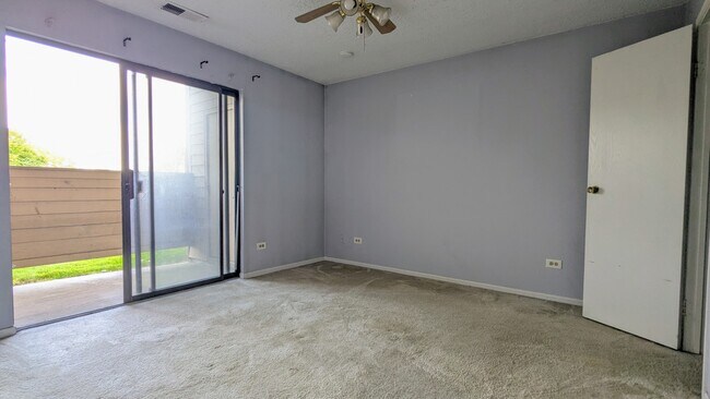 Building Photo - 2060 N Rand Rd