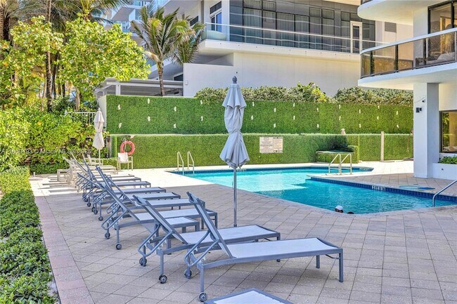 Building Photo - 9455 Collins Ave