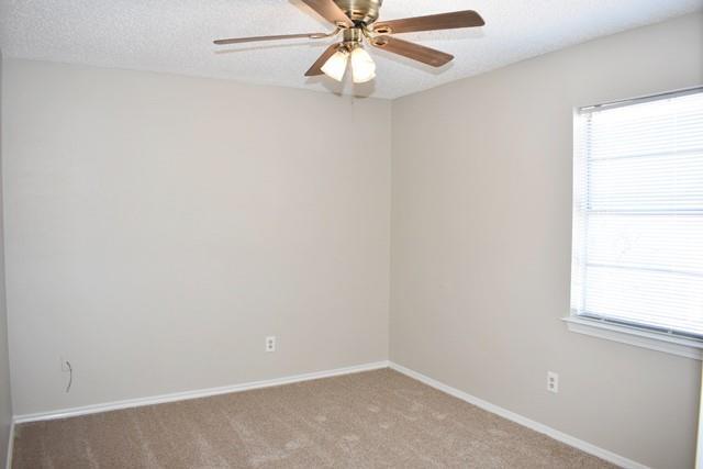Building Photo - 8321 Oak Ct