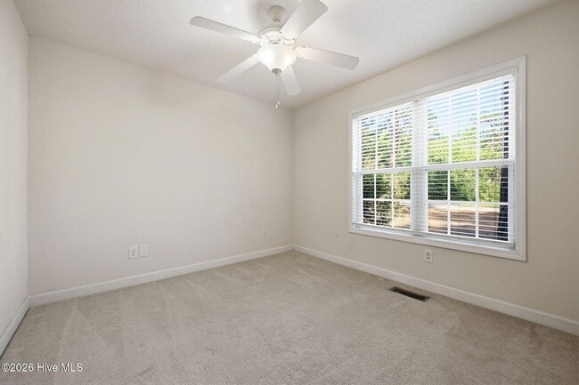 Building Photo - 14 Juniper Ln