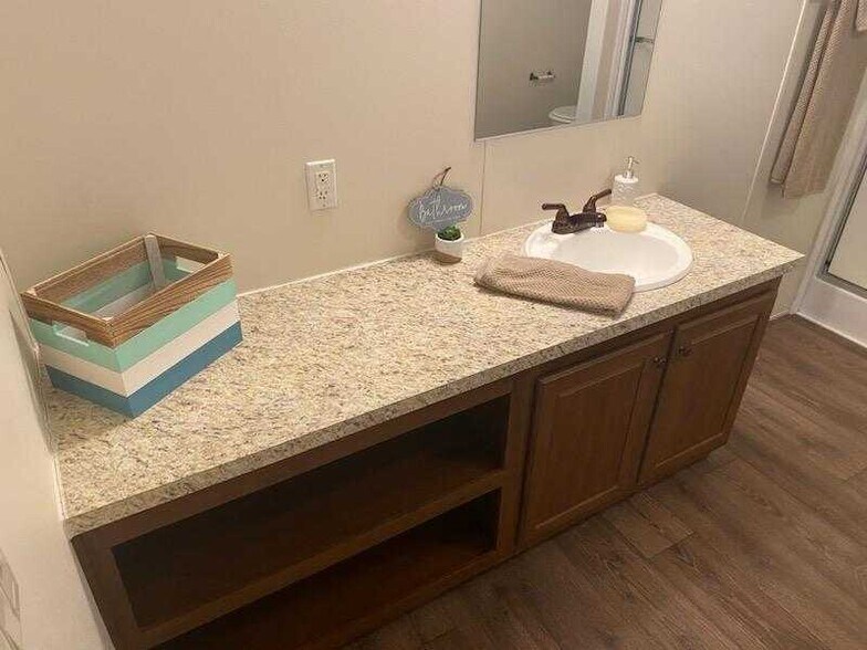 Building Photo - 15562 Pine Ridge Dr