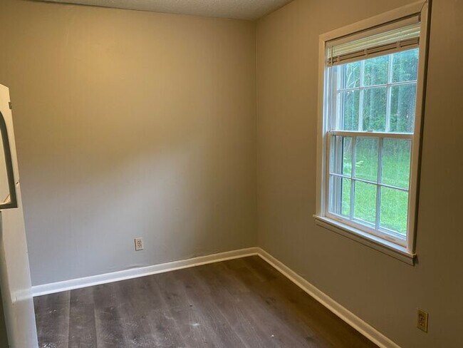 Building Photo - Pre-leasing for an October move in