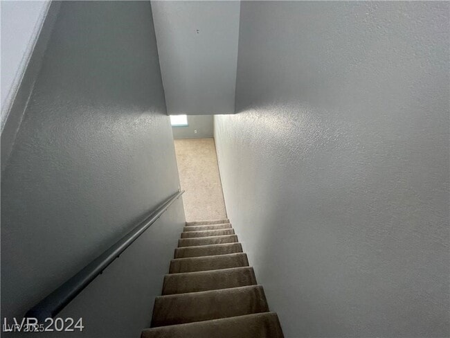 Building Photo - 687 Marina Dr