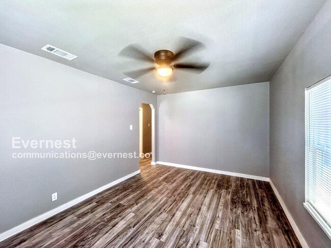 Building Photo - 1607 El Paso St