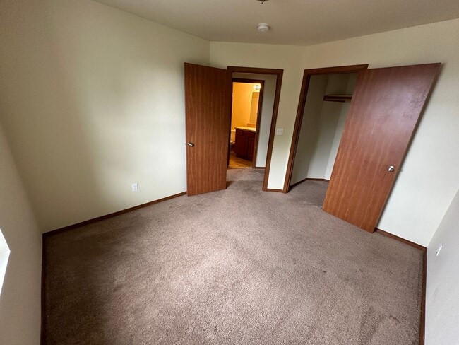 Building Photo - Beautiful 4 Bedroom / 3 Bath Home