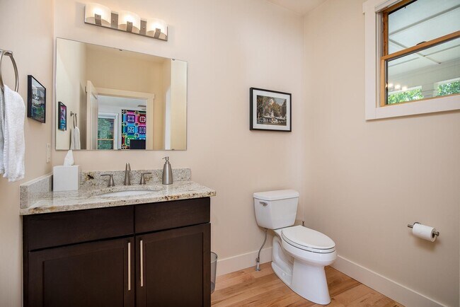 Building Photo - Charming Modern Home in Kenilworth