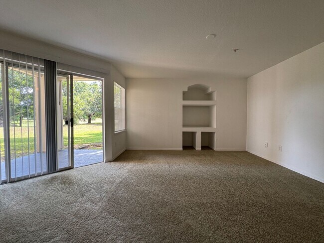 Building Photo - Metrowest 2BR/2BA Condo – Ground Floor Con...