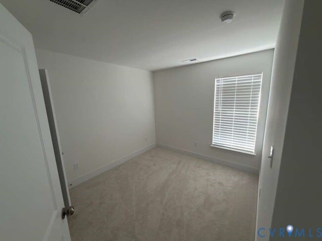 Building Photo - 15349 Sunray Wy