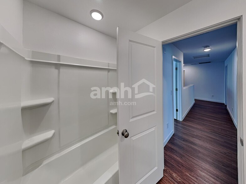 Building Photo - 4308 S 105th Dr