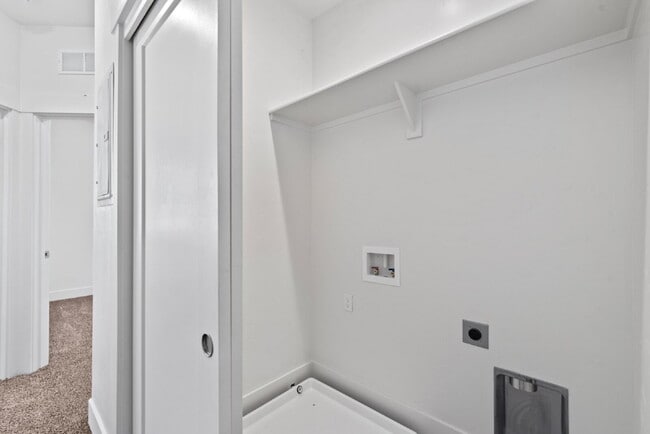Building Photo - "Discover Comfort & Style: Spacious 3-Bed,...