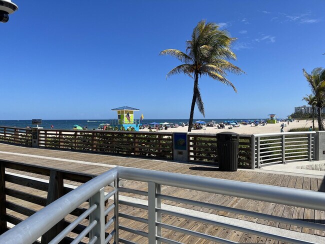 Building Photo - 2940 N Course Dr