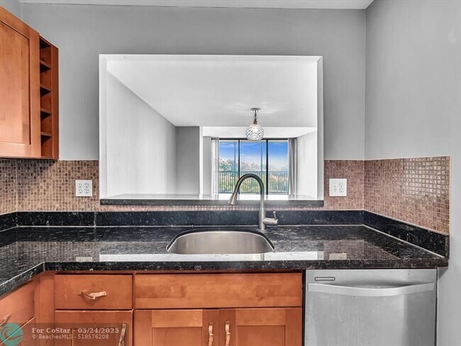 Building Photo - 20379 W Country Club Dr