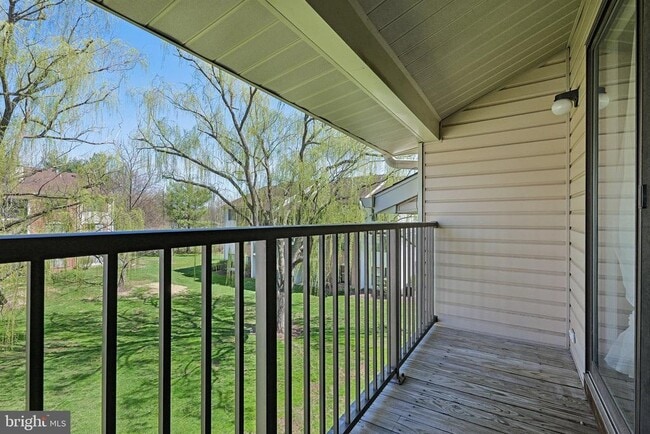 Building Photo - 11 Poillon Ct