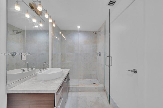 Building Photo - 253 NE 2nd St