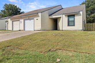 Building Photo - Fully Renovated 3 Bedroom Duplex in the he...