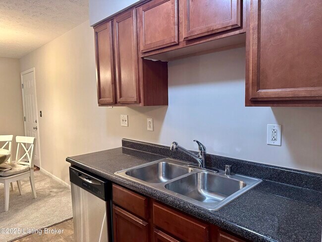 Building Photo - 219 Middletown Square