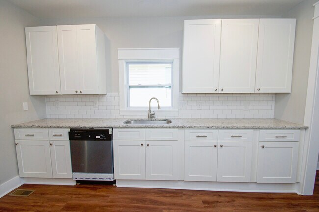 Building Photo - 2404 Jefferson Ave