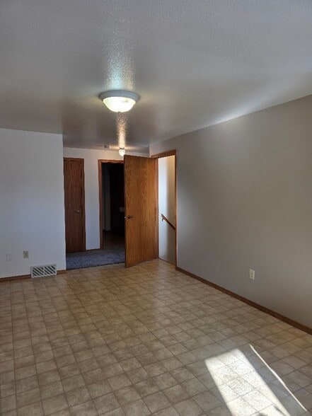 Building Photo - 722 Goldfinch Ln