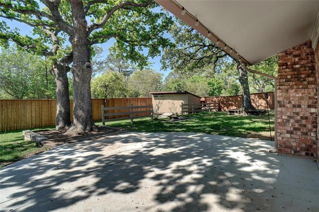 Building Photo - 605 Hillside Dr