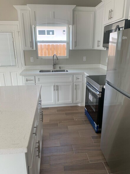 Building Photo - 5202 N Crown Pt