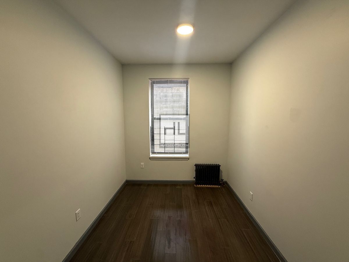 Building Photo - Brighton Beach 3BR | 30 Seconds to B/Q Train + Beach Access | Renovated Apartment