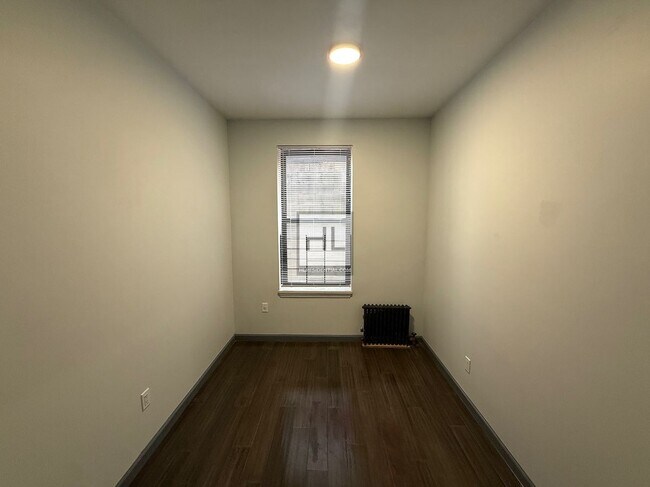 Building Photo - Brighton Beach 3BR | 30 Seconds to B/Q Train + Beach Access | Renovated Apartment